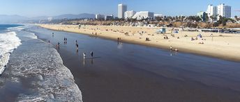 USA, California, Santa Monica beach, view to west