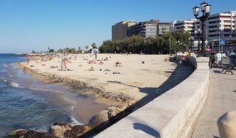 Italy, Apulia, Bari, Pane e Pomodoro beach