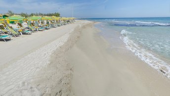 Italy, Apulia, Frigole beach