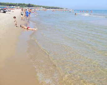 Italy, Apulia, Lesina Marina beach