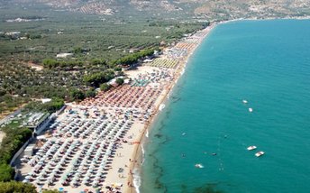 Italy, Apulia, Mattinata beach