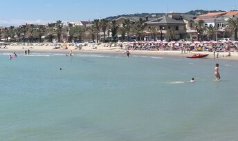 Italy, Abruzzo, Martinsicuro beach, view from breakwater