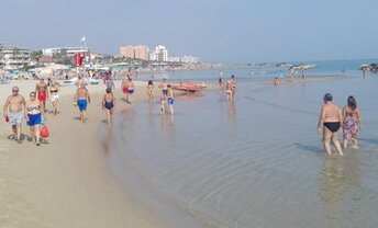 Italy, Abruzzo, Montesilvano beach, shallows