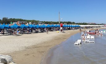 Italy, Abruzzo, Pescara-south beach, shallows