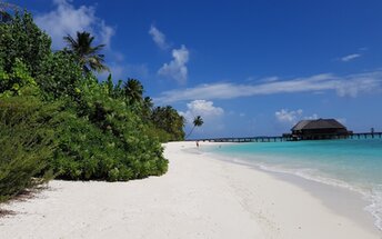 Maldives, Noonu, Sun Siyam Iru Fushi island, white sand