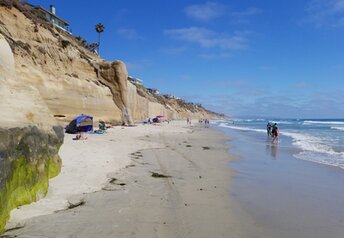 США, Калифорния, Сан Диего, Пляж Солана-бич, мокрый песок