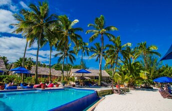 Cook Islands, Rarotonga, Manuia beach, pool & palms