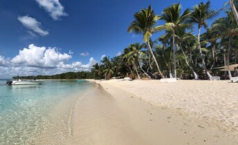 Dominican Republic, Playa Palmilla beach, clear water