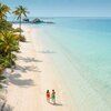 Maldives, Shaviyani, Sirru Fen Fushi island, beach, clear water