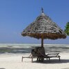 Танзания, Занзибар, Пляж Макундучи, навес