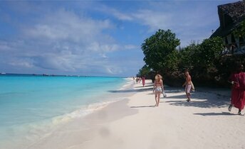 Tanzania, Zanzibar, Royal Beach, north, water edge