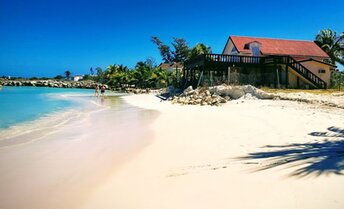 Antigua and Barbuda, Antigua, Runaway Bay beach, center