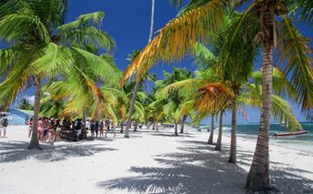Доминиканская Республика, Саона, Пляж Мано-Хуан, туристы