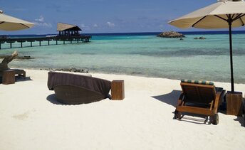 Maldives, Gaafu, Falhumaafushi island, beach