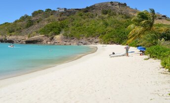 Antigua, Deep Bay beach, Fort Barrington