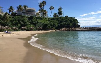 Dominicana, Punta La Mara beach, tiki huts