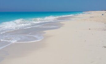 Египет, Пляж Марина-Эль-Аламейн, кромка воды