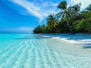 Maldives, Gaafu, Maguhdhuvaa island, clear water