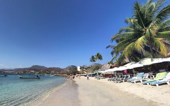 Mexico, Playa las Gatas beach, wet sand