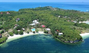 Филиппины, Малапаскуа, Пляж Трешер-бич, вид сверху