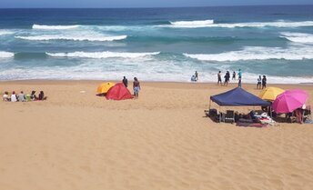 South Africa, Durban, Ansteys beach, waves