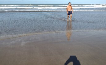 Аргентина, Пляж Коста-дель-Эсте, мокрый песок