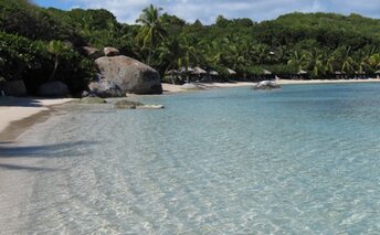 BVI, Virgin Gorda, Little Dix Bay beach, clear water