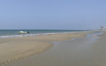 China, Beihai Silver beach, low tide