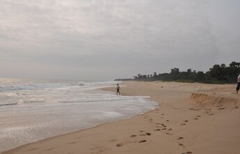 Congo (Rep.), Djeno beach, water edge
