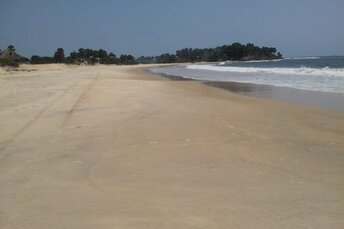 Congo (Rep.), Mvassa beach, left