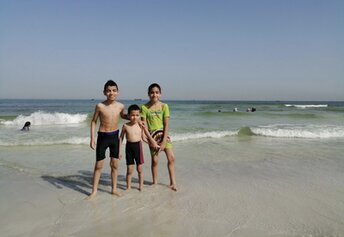 Egypt, Elbeytash beach, children