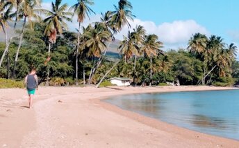 Hawaii, Molokai, One Ali'i Park beach, walk