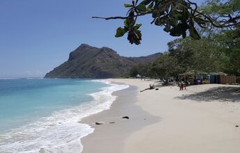 Indonesia, Sumbawa, Maluk beach, мокрый песок