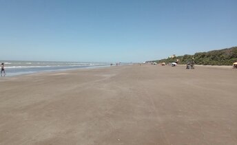 Argentina, La Lucila del Mar beach, wet sand