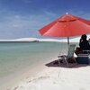 Brazil, Lencois Maranhenses beach, red parasol