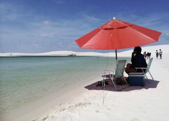 Brazil, Lencois Maranhenses beach, red parasol