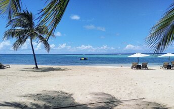 BVI, Virgin Gorda, Oil Nut Bay beach, sunbeds