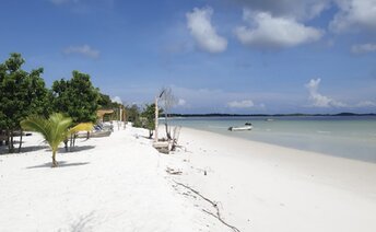 Gabon, Port-Gentil beach, white sand