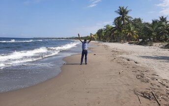 Honduras, Playa Travesia beach, water edge