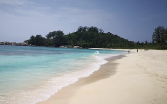 Seychelles, Mahe, Police Bay beach, water edge