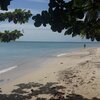 Таиланд, Панган, Пляж Пиер-бич, в тени деревьев