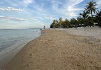Vietnam, Novotel Phu Quoc beach, water edge