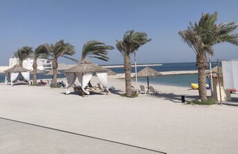 Bahrain, Jaw Beach, huts