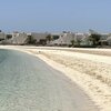 Пляж Дюррат-Эль-Бахрейн, кромка воды