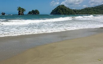 Trinidad, Paria Bay beach, rocks