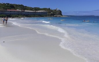 Antigua, Long Bay beach