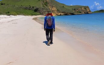 Indonesia, Sumbawa, Pink Beach Lambu