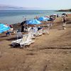 Израиль, Мертвое море, Пляж Калия, шезлонги