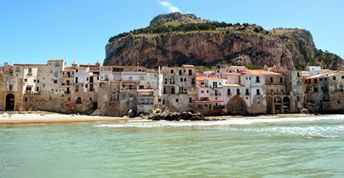 Italy, Sicily, Cefalu beach, mountain