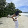 Мальдивы, Атолл Северный Мале, Остров Сангели, пляж, шезлонги